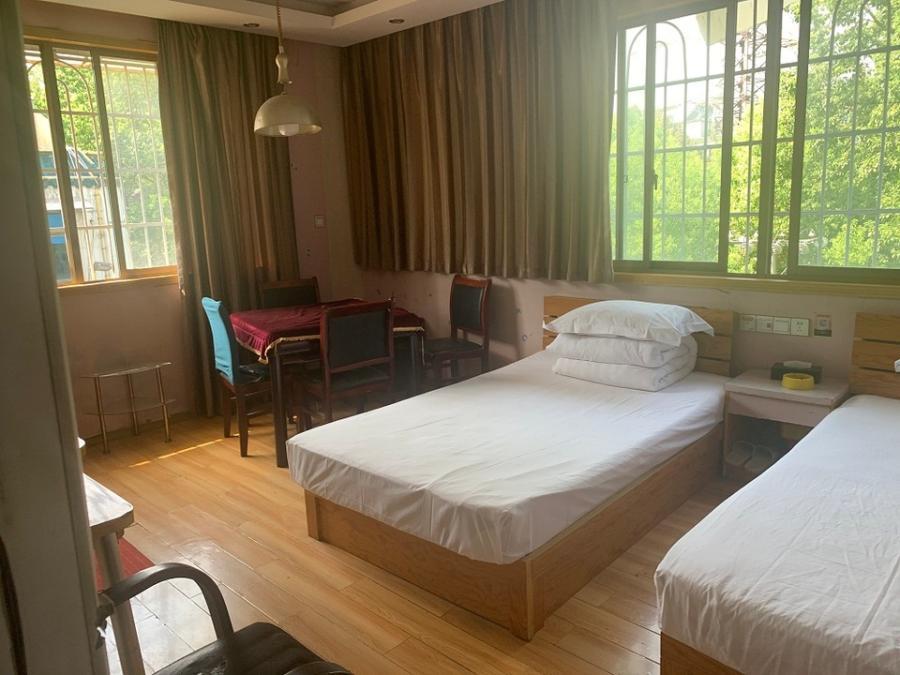 河西望城坡商貿城法拍房D-15棟1-2縫（澗塘17棟）