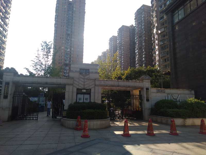 金澤園小區(qū)法拍房二期8、9棟304室