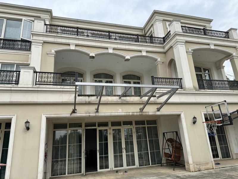 綠城高爾夫小鎮(zhèn)（龍湖高爾夫山莊）法拍房（一期四組團）19#棟101、102室（別墅）