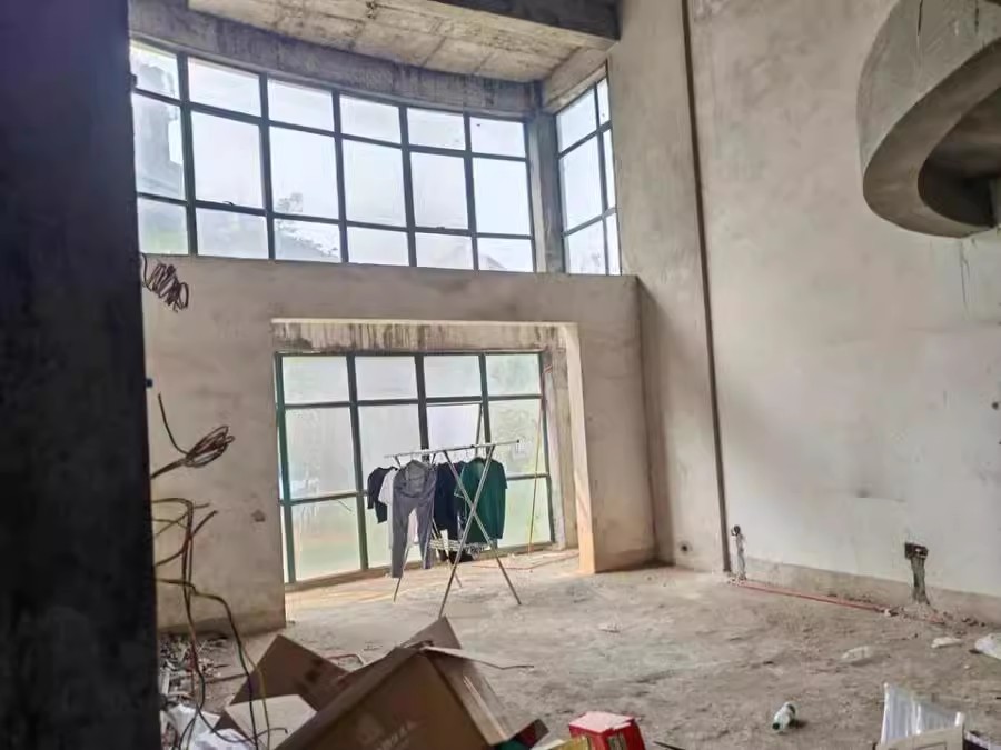 悅禧國(guó)際山莊法拍房1-42號(hào)205、305