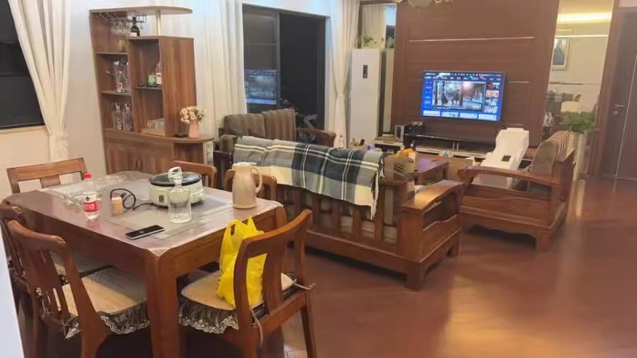 萬科金域藍灣法拍房8棟1701號房及室內(nèi)物品 萬科金域藍灣法拍房8棟1701號房及室內(nèi)物品