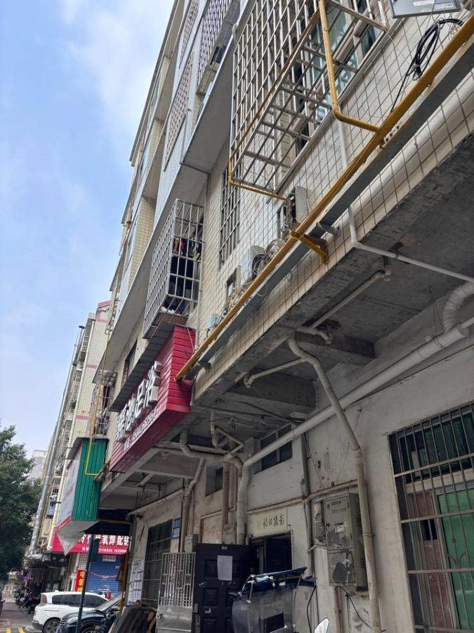 （1棟）泉塘安置區(qū)法拍房D-15-7號(hào)101、201、301室