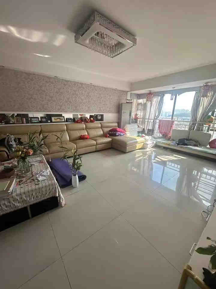 卓越蔚藍(lán)海岸（蔚藍(lán)小區(qū)）法拍房45、46、47棟906室