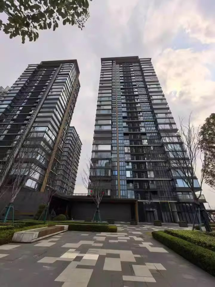 (一線江景)萬(wàn)科紫臺(tái)二期法拍房18棟2502房 (一線江景)萬(wàn)科紫臺(tái)二期法拍房18棟2502房