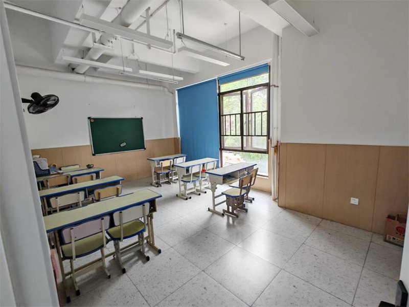 （年租金64000，14年回本）中航城法拍房2-20棟-215號商業(yè)房產(chǎn)